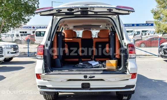 Buy Import Toyota Land Cruiser White Car in Import - Dubai in Arusha Buy Import Toyota Land Cruiser White Car in Import - Dubai in Arusha
