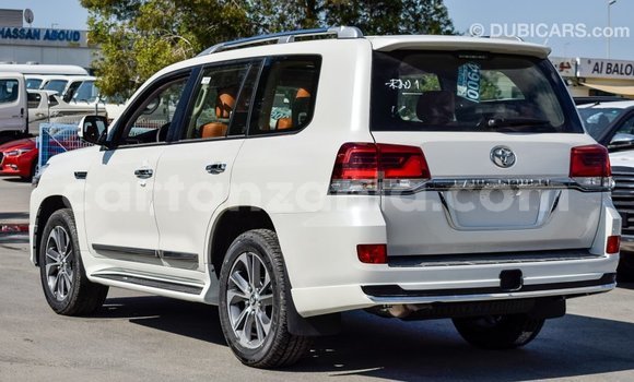Buy Import Toyota Land Cruiser White Car in Import - Dubai in Arusha Buy Import Toyota Land Cruiser White Car in Import - Dubai in Arusha