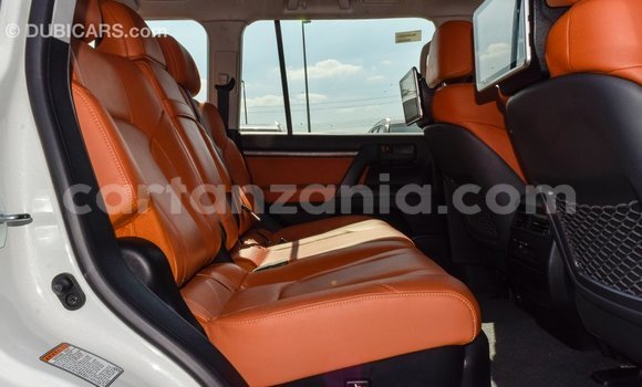Nunua Imported Toyota Land Cruiser Nyeupe Gari ndani ya Import - Dubai nchini Arusha Nunua Imported Toyota Land Cruiser Nyeupe Gari ndani ya Import - Dubai nchini Arusha