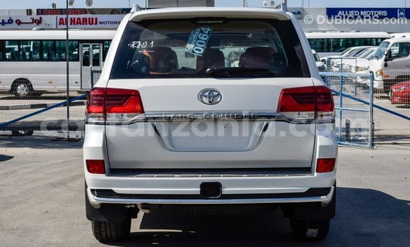 Nunua Imported Toyota Land Cruiser Nyeupe Gari ndani ya Import - Dubai nchini Arusha Nunua Imported Toyota Land Cruiser Nyeupe Gari ndani ya Import - Dubai nchini Arusha