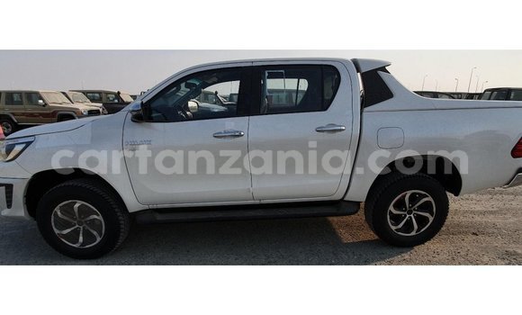 Nunua Imported Toyota Hilux Nyeupe Gari ndani ya Import - Dubai nchini Arusha Nunua Imported Toyota Hilux Nyeupe Gari ndani ya Import - Dubai nchini Arusha