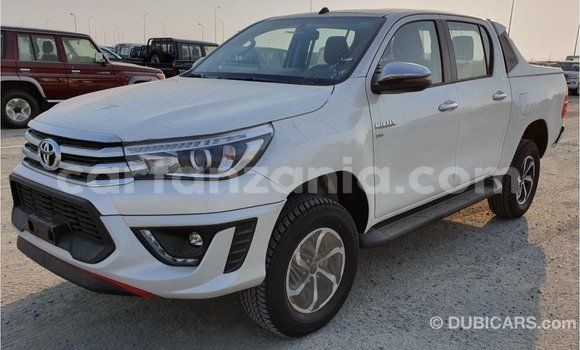 Nunua Imported Toyota Hilux Nyeupe Gari ndani ya Import - Dubai nchini Arusha Nunua Imported Toyota Hilux Nyeupe Gari ndani ya Import - Dubai nchini Arusha