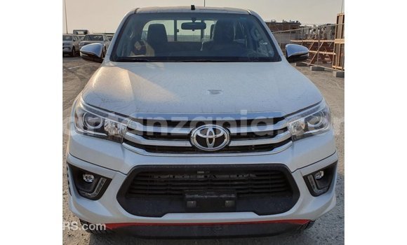Nunua Imported Toyota Hilux Nyeupe Gari ndani ya Import - Dubai nchini Arusha Nunua Imported Toyota Hilux Nyeupe Gari ndani ya Import - Dubai nchini Arusha