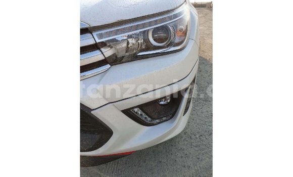 Nunua Imported Toyota Hilux Nyeupe Gari ndani ya Import - Dubai nchini Arusha Nunua Imported Toyota Hilux Nyeupe Gari ndani ya Import - Dubai nchini Arusha
