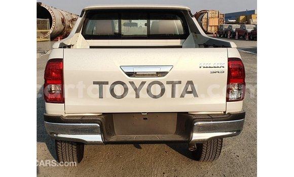 Nunua Imported Toyota Hilux Nyeupe Gari ndani ya Import - Dubai nchini Arusha Nunua Imported Toyota Hilux Nyeupe Gari ndani ya Import - Dubai nchini Arusha