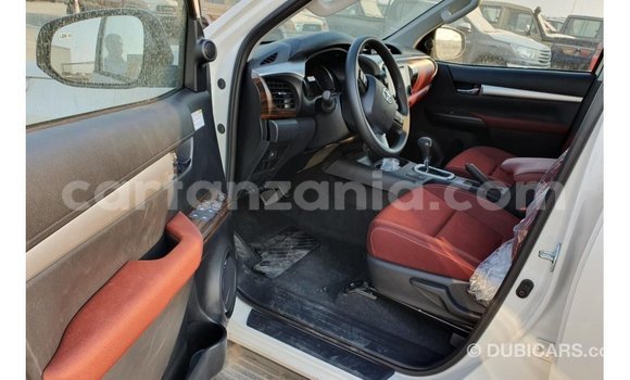 Nunua Imported Toyota Hilux Nyeupe Gari ndani ya Import - Dubai nchini Arusha Nunua Imported Toyota Hilux Nyeupe Gari ndani ya Import - Dubai nchini Arusha