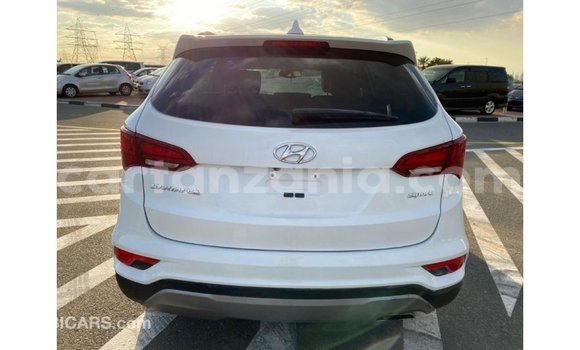 Nunua Imported Hyundai Santa Fe Nyeupe Gari ndani ya Import - Dubai nchini Arusha Nunua Imported Hyundai Santa Fe Nyeupe Gari ndani ya Import - Dubai nchini Arusha