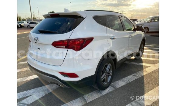 Nunua Imported Hyundai Santa Fe Nyeupe Gari ndani ya Import - Dubai nchini Arusha Nunua Imported Hyundai Santa Fe Nyeupe Gari ndani ya Import - Dubai nchini Arusha