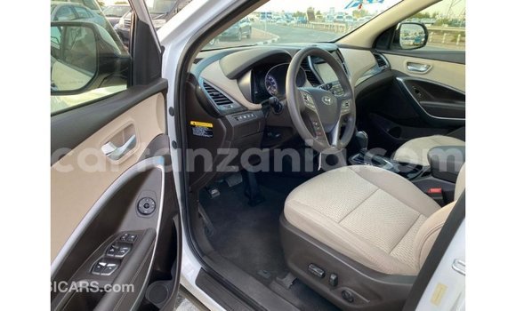 Nunua Imported Hyundai Santa Fe Nyeupe Gari ndani ya Import - Dubai nchini Arusha Nunua Imported Hyundai Santa Fe Nyeupe Gari ndani ya Import - Dubai nchini Arusha