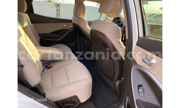 Nunua Imported Hyundai Santa Fe Nyeupe Gari ndani ya Import - Dubai nchini Arusha Nunua Imported Hyundai Santa Fe Nyeupe Gari ndani ya Import - Dubai nchini Arusha