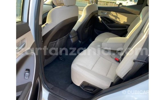 Nunua Imported Hyundai Santa Fe Nyeupe Gari ndani ya Import - Dubai nchini Arusha Nunua Imported Hyundai Santa Fe Nyeupe Gari ndani ya Import - Dubai nchini Arusha