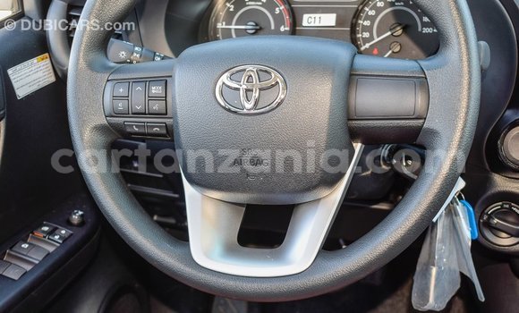 Nunua Imported Toyota Hilux Nyeupe Gari ndani ya Import - Dubai nchini Arusha Nunua Imported Toyota Hilux Nyeupe Gari ndani ya Import - Dubai nchini Arusha