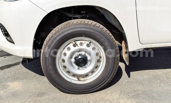 Nunua Imported Toyota Hilux Nyeupe Gari ndani ya Import - Dubai nchini Arusha Nunua Imported Toyota Hilux Nyeupe Gari ndani ya Import - Dubai nchini Arusha