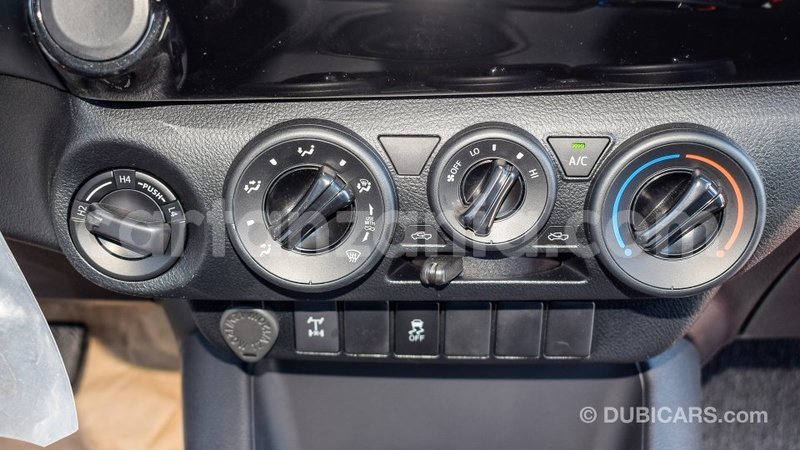 Big with watermark toyota hilux arusha import dubai 8009