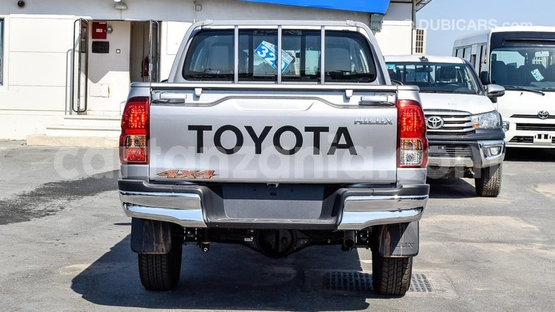 Big with watermark toyota hilux arusha import dubai 8009