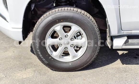 Buy Import Mitsubishi L200 White Car in Import - Dubai in Arusha Buy Import Mitsubishi L200 White Car in Import - Dubai in Arusha