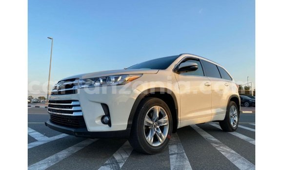 Nunua Imported Toyota Highlander Nyeupe Gari ndani ya Import - Dubai nchini Arusha Nunua Imported Toyota Highlander Nyeupe Gari ndani ya Import - Dubai nchini Arusha
