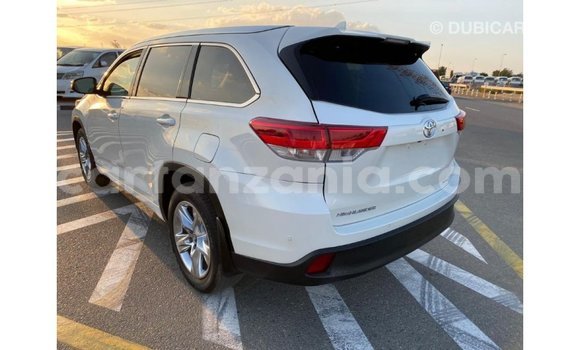 Nunua Imported Toyota Highlander Nyeupe Gari ndani ya Import - Dubai nchini Arusha Nunua Imported Toyota Highlander Nyeupe Gari ndani ya Import - Dubai nchini Arusha