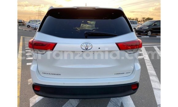Nunua Imported Toyota Highlander Nyeupe Gari ndani ya Import - Dubai nchini Arusha Nunua Imported Toyota Highlander Nyeupe Gari ndani ya Import - Dubai nchini Arusha