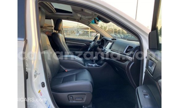 Nunua Imported Toyota Highlander Nyeupe Gari ndani ya Import - Dubai nchini Arusha Nunua Imported Toyota Highlander Nyeupe Gari ndani ya Import - Dubai nchini Arusha