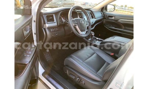 Nunua Imported Toyota Highlander Nyeupe Gari ndani ya Import - Dubai nchini Arusha Nunua Imported Toyota Highlander Nyeupe Gari ndani ya Import - Dubai nchini Arusha