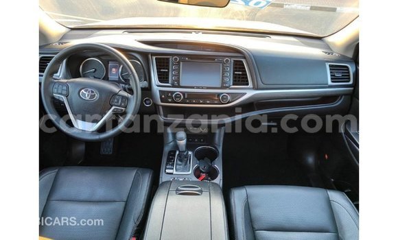 Nunua Imported Toyota Highlander Nyeupe Gari ndani ya Import - Dubai nchini Arusha Nunua Imported Toyota Highlander Nyeupe Gari ndani ya Import - Dubai nchini Arusha