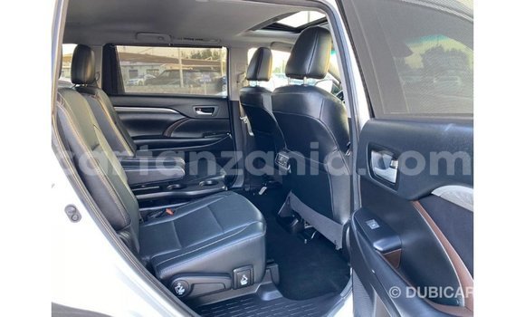 Nunua Imported Toyota Highlander Nyeupe Gari ndani ya Import - Dubai nchini Arusha Nunua Imported Toyota Highlander Nyeupe Gari ndani ya Import - Dubai nchini Arusha