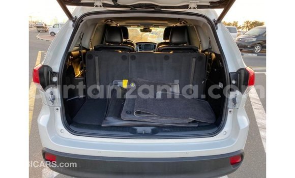 Nunua Imported Toyota Highlander Nyeupe Gari ndani ya Import - Dubai nchini Arusha Nunua Imported Toyota Highlander Nyeupe Gari ndani ya Import - Dubai nchini Arusha
