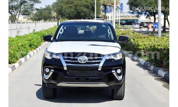 Nunua Imported Toyota Fortuner Nyeusi Gari ndani ya Import - Dubai nchini Arusha Nunua Imported Toyota Fortuner Nyeusi Gari ndani ya Import - Dubai nchini Arusha
