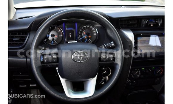 Nunua Imported Toyota Fortuner Nyeusi Gari ndani ya Import - Dubai nchini Arusha Nunua Imported Toyota Fortuner Nyeusi Gari ndani ya Import - Dubai nchini Arusha
