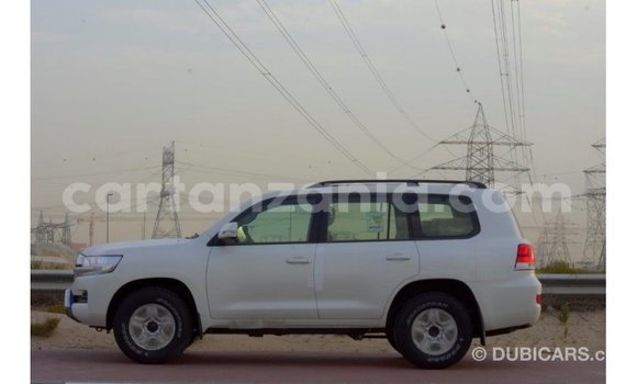 Buy Import Toyota Land Cruiser White Car in Import - Dubai in Arusha Buy Import Toyota Land Cruiser White Car in Import - Dubai in Arusha
