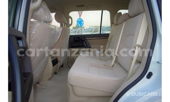 Buy Import Toyota Land Cruiser White Car in Import - Dubai in Arusha Buy Import Toyota Land Cruiser White Car in Import - Dubai in Arusha