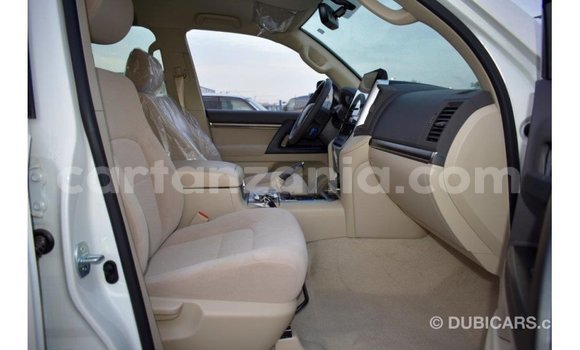 Buy Import Toyota Land Cruiser White Car in Import - Dubai in Arusha Buy Import Toyota Land Cruiser White Car in Import - Dubai in Arusha