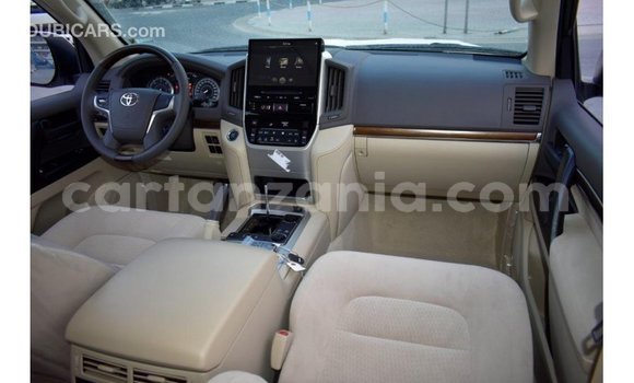 Buy Import Toyota Land Cruiser White Car in Import - Dubai in Arusha Buy Import Toyota Land Cruiser White Car in Import - Dubai in Arusha