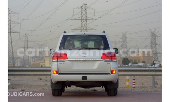 Buy Import Toyota Land Cruiser White Car in Import - Dubai in Arusha Buy Import Toyota Land Cruiser White Car in Import - Dubai in Arusha