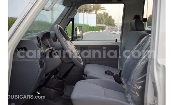 Buy Import Toyota Land Cruiser White Car in Import - Dubai in Arusha Buy Import Toyota Land Cruiser White Car in Import - Dubai in Arusha