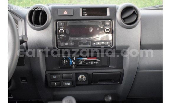 Buy Import Toyota Land Cruiser White Car in Import - Dubai in Arusha Buy Import Toyota Land Cruiser White Car in Import - Dubai in Arusha