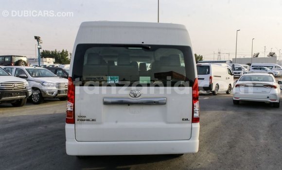 Buy Import Toyota Hiace White Car in Import - Dubai in Arusha Buy Import Toyota Hiace White Car in Import - Dubai in Arusha