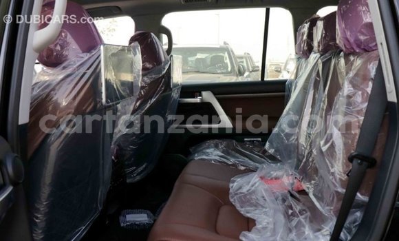 Nunua Imported Toyota Land Cruiser Nyeusi Gari ndani ya Import - Dubai nchini Arusha Nunua Imported Toyota Land Cruiser Nyeusi Gari ndani ya Import - Dubai nchini Arusha