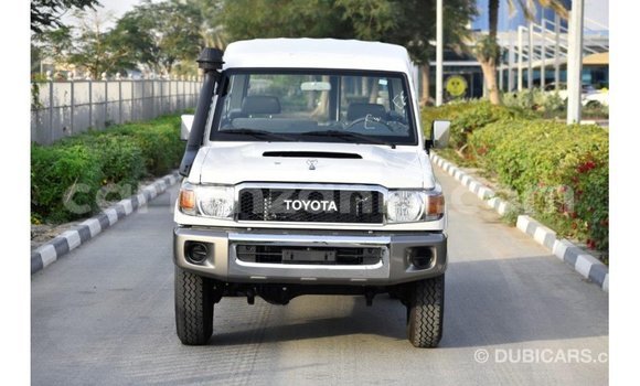 Nunua Imported Toyota Land Cruiser Nyeupe Gari ndani ya Import - Dubai nchini Arusha Nunua Imported Toyota Land Cruiser Nyeupe Gari ndani ya Import - Dubai nchini Arusha
