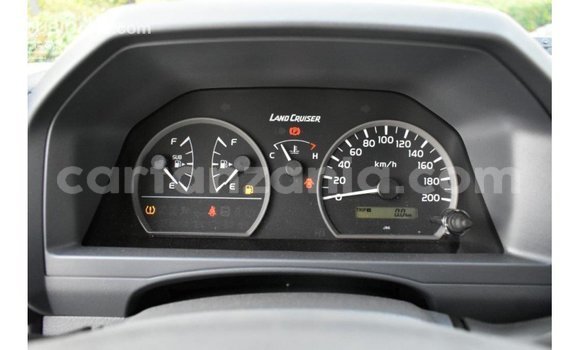 Nunua Imported Toyota Land Cruiser Nyeupe Gari ndani ya Import - Dubai nchini Arusha Nunua Imported Toyota Land Cruiser Nyeupe Gari ndani ya Import - Dubai nchini Arusha