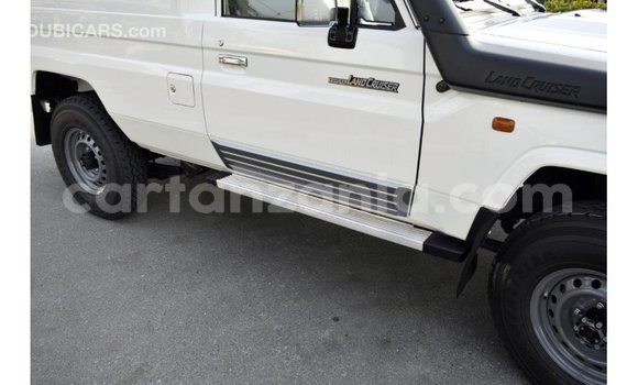 Nunua Imported Toyota Land Cruiser Nyeupe Gari ndani ya Import - Dubai nchini Arusha Nunua Imported Toyota Land Cruiser Nyeupe Gari ndani ya Import - Dubai nchini Arusha