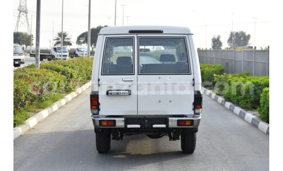Nunua Imported Toyota Land Cruiser Nyeupe Gari ndani ya Import - Dubai nchini Arusha Nunua Imported Toyota Land Cruiser Nyeupe Gari ndani ya Import - Dubai nchini Arusha