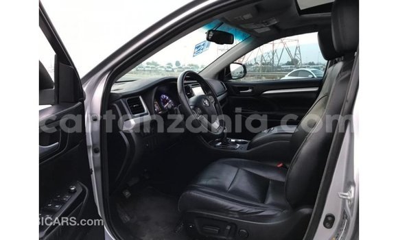 Buy Import Toyota Highlander Other Car in Import - Dubai in Arusha Buy Import Toyota Highlander Other Car in Import - Dubai in Arusha
