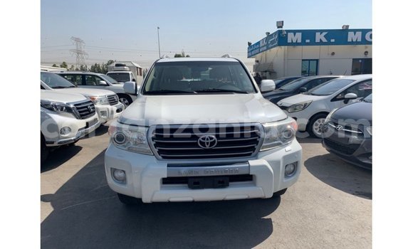 Nunua Imported Toyota Land Cruiser Nyeupe Gari ndani ya Import - Dubai nchini Arusha Nunua Imported Toyota Land Cruiser Nyeupe Gari ndani ya Import - Dubai nchini Arusha