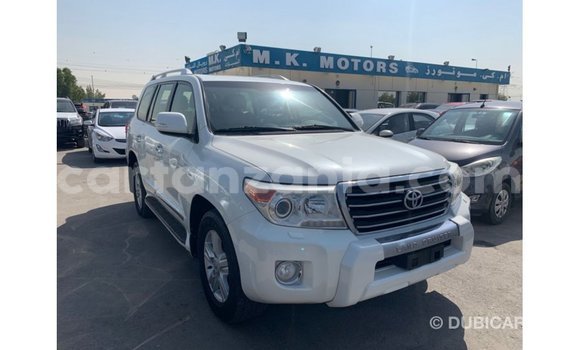 Nunua Imported Toyota Land Cruiser Nyeupe Gari ndani ya Import - Dubai nchini Arusha Nunua Imported Toyota Land Cruiser Nyeupe Gari ndani ya Import - Dubai nchini Arusha