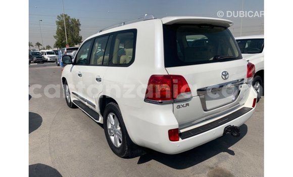 Nunua Imported Toyota Land Cruiser Nyeupe Gari ndani ya Import - Dubai nchini Arusha Nunua Imported Toyota Land Cruiser Nyeupe Gari ndani ya Import - Dubai nchini Arusha