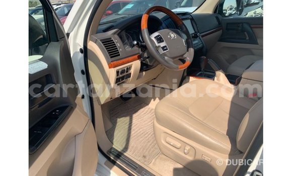 Nunua Imported Toyota Land Cruiser Nyeupe Gari ndani ya Import - Dubai nchini Arusha Nunua Imported Toyota Land Cruiser Nyeupe Gari ndani ya Import - Dubai nchini Arusha