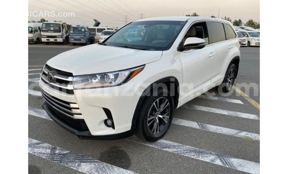 Nunua Imported Toyota Highlander Nyeupe Gari ndani ya Import - Dubai nchini Arusha Nunua Imported Toyota Highlander Nyeupe Gari ndani ya Import - Dubai nchini Arusha
