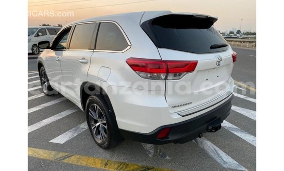 Nunua Imported Toyota Highlander Nyeupe Gari ndani ya Import - Dubai nchini Arusha Nunua Imported Toyota Highlander Nyeupe Gari ndani ya Import - Dubai nchini Arusha
